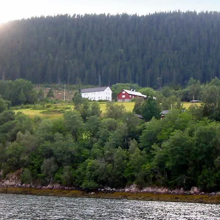 Four-bedroom In Follafoss Hébergement de vacances Volset